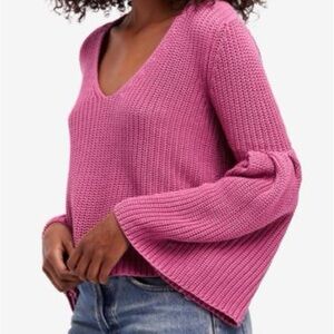 Free People Damsel Cropped Bell Sleeve V-Neck Knit Sweater in Hot Pink large